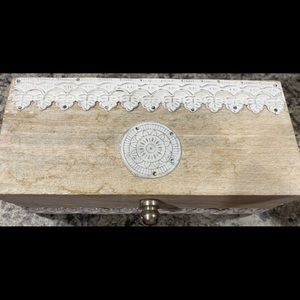 Distressed decor box